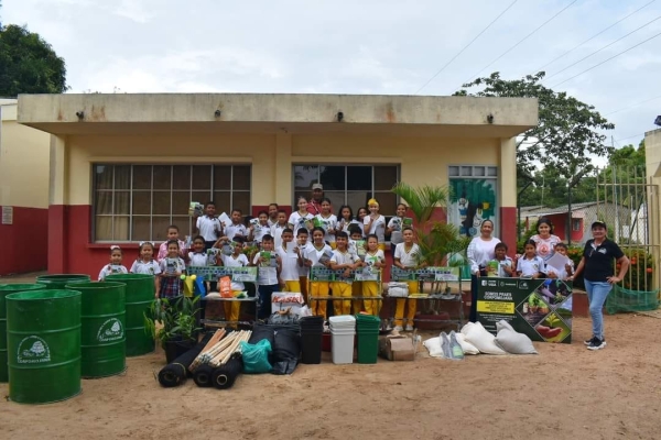 CORPOMOJANA, HIZO ENTREGA DE MATERIAL DID&Aacute;CTICO